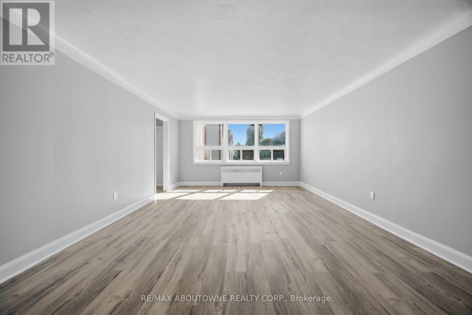1047 Churchill Avenue East — photo 10