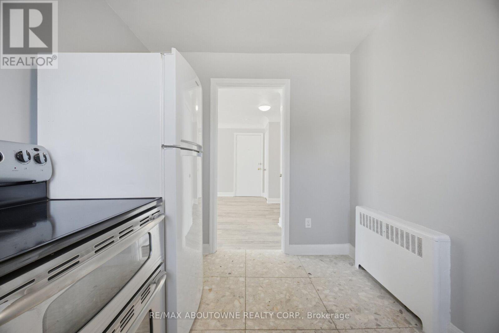 1047 Churchill Avenue East — photo 14
