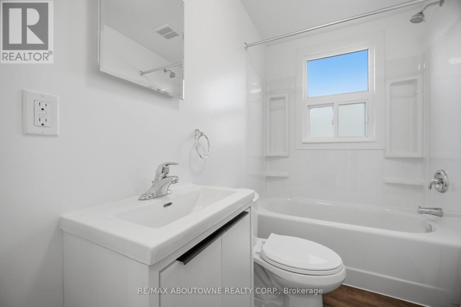 1047 Churchill Avenue East — photo 15