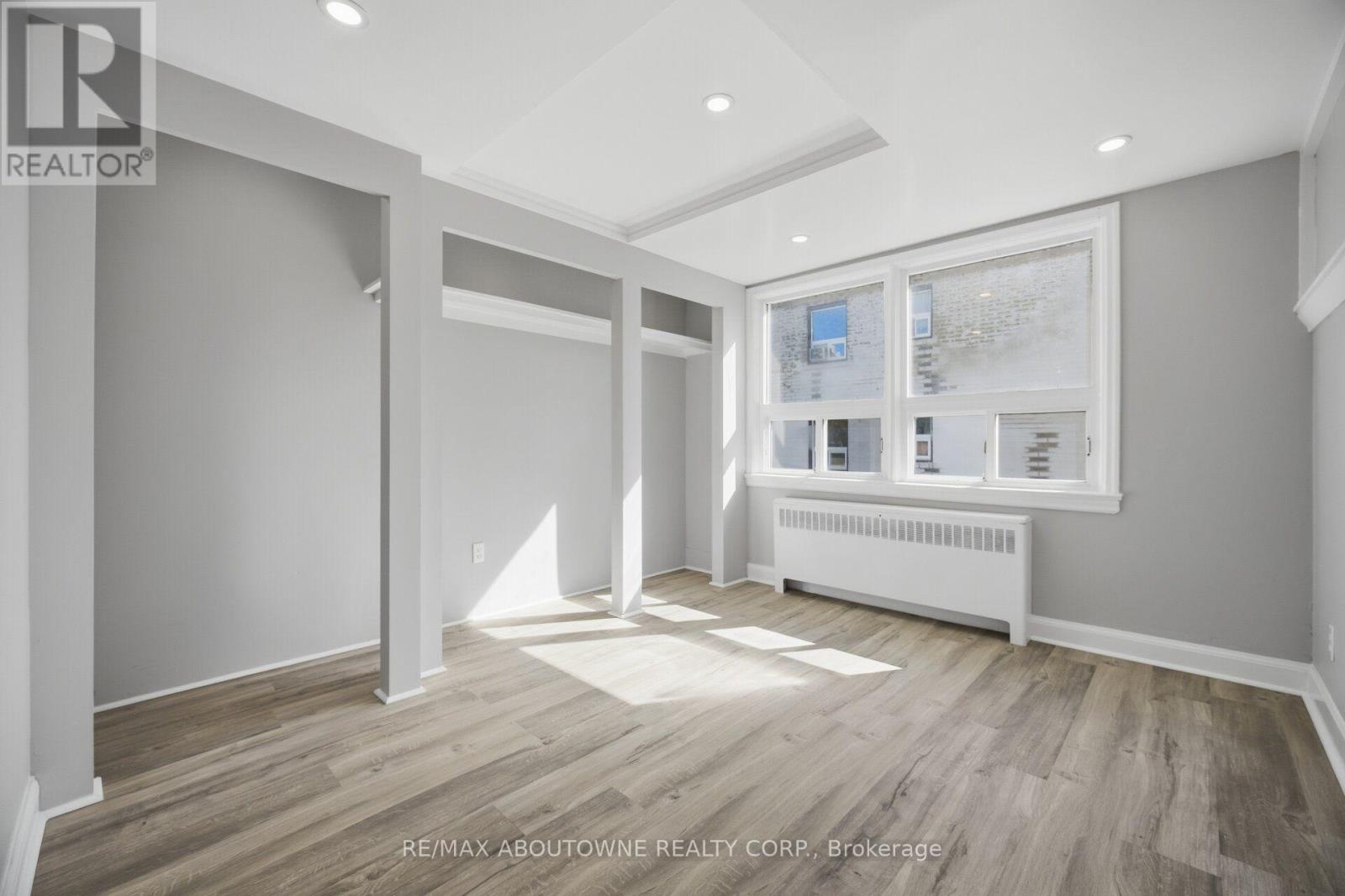 1047 Churchill Avenue East — photo 16