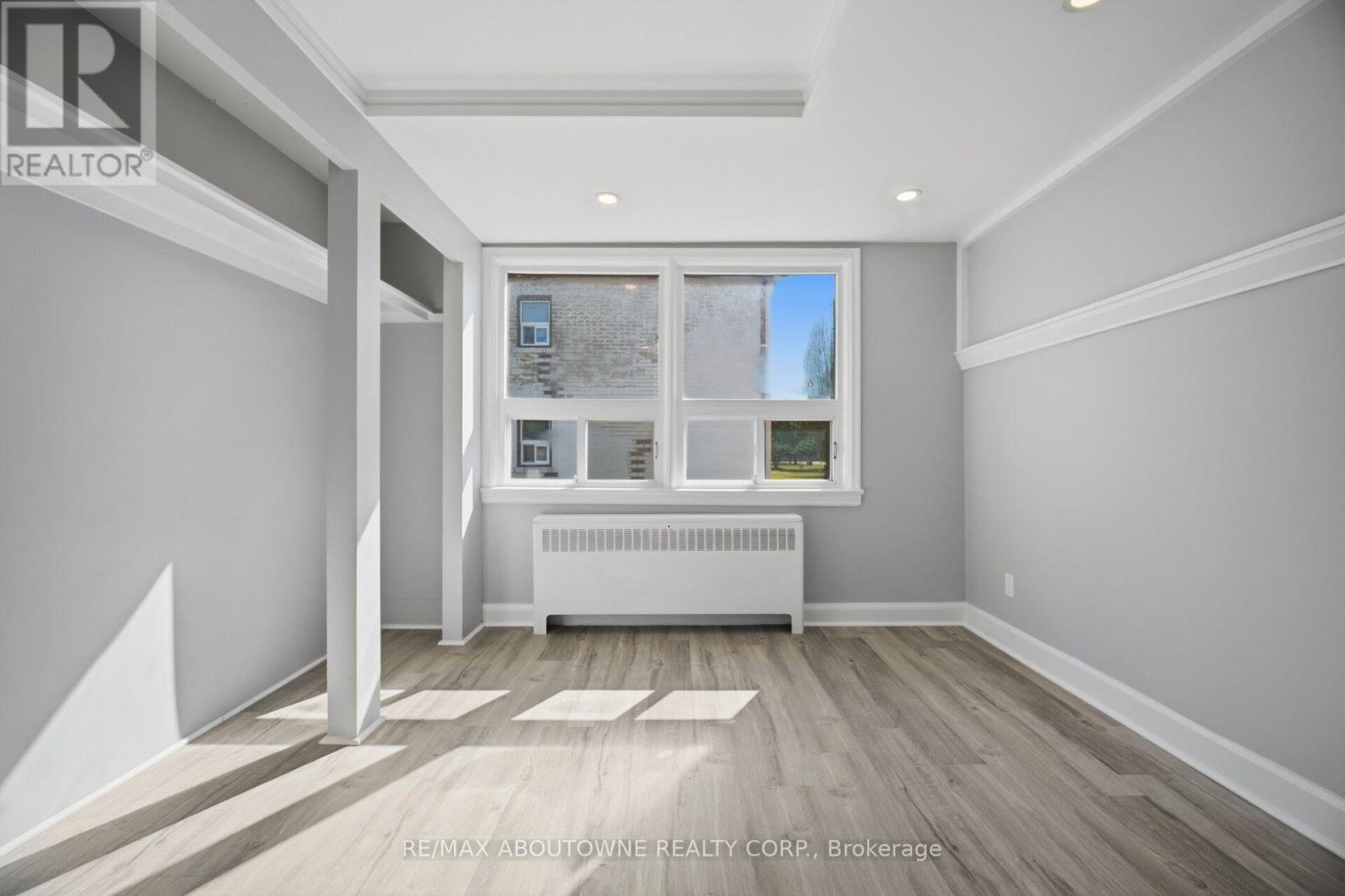 1047 Churchill Avenue East — photo 17