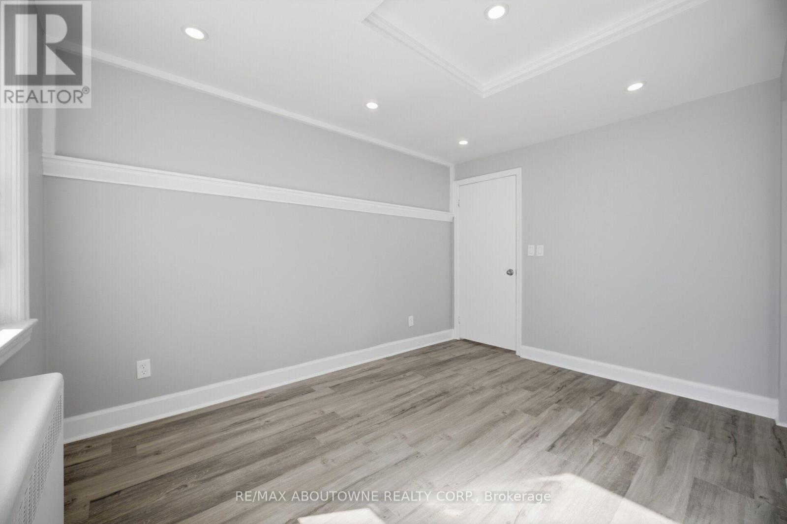 1047 Churchill Avenue East — photo 18