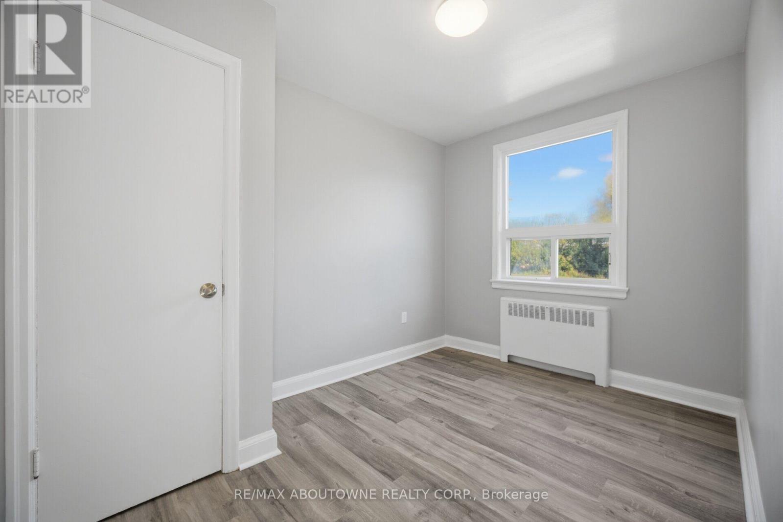 1047 Churchill Avenue East — photo 19