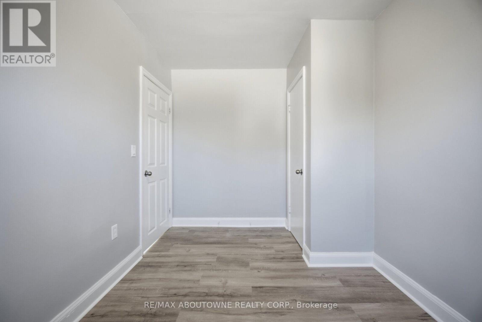 1047 Churchill Avenue East — photo 20