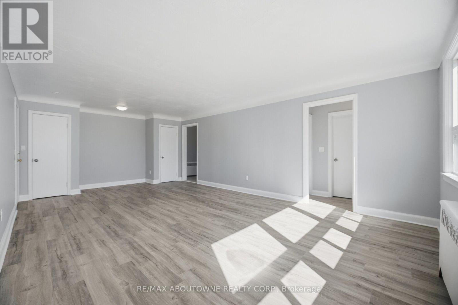 1047 Churchill Avenue East — photo 8