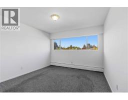 Kitchen - 207 9560 Fifth St, Sidney, BC V8L2W5 Photo 8
