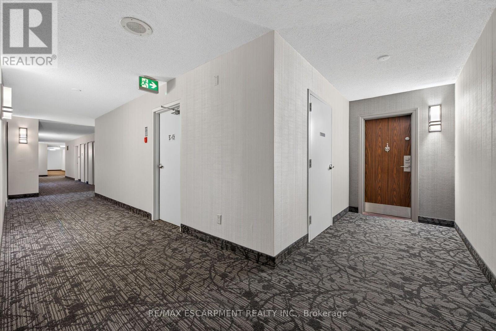 75 Queen Street North — photo 4
