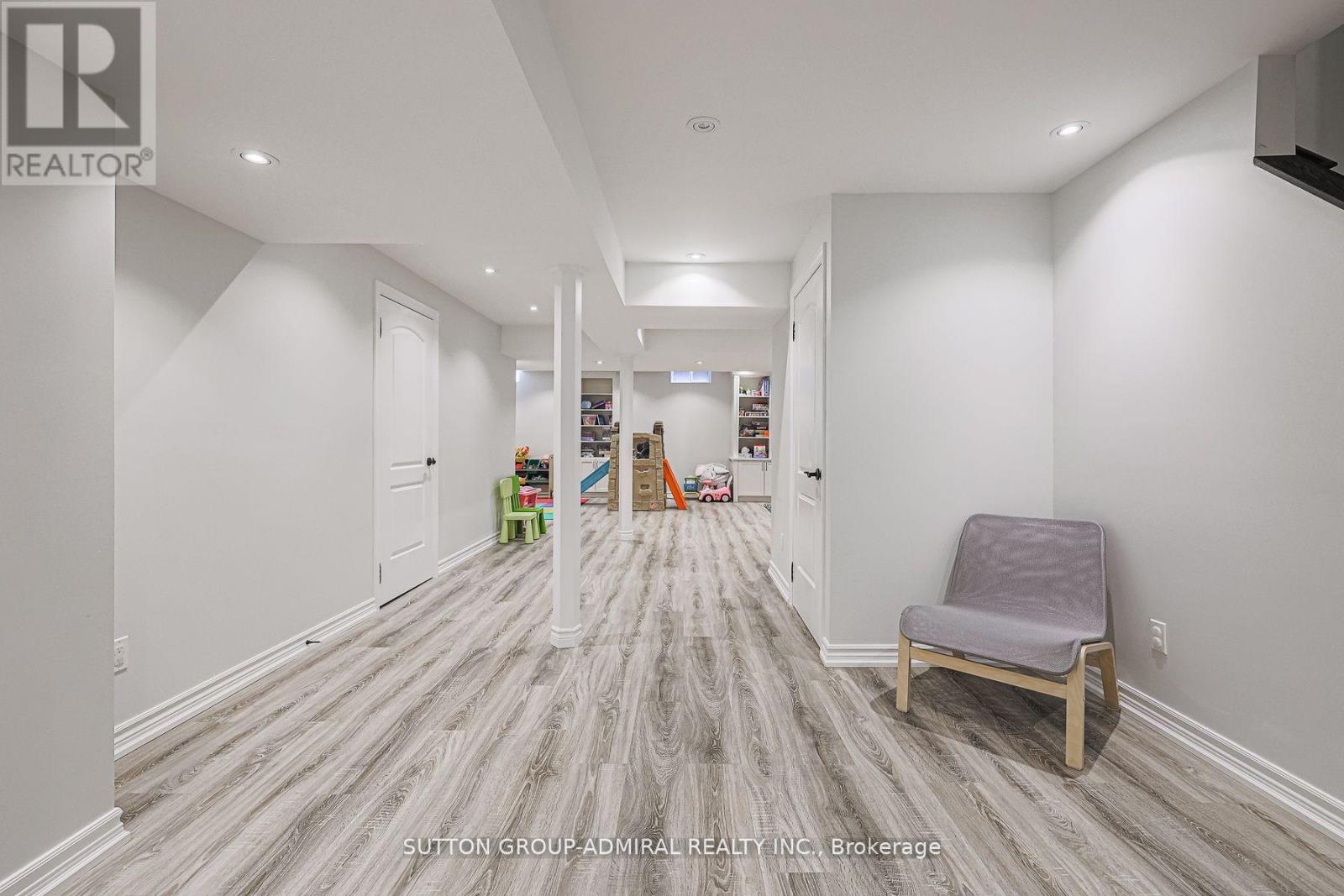 163 Heintzman Crescent — photo 32