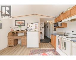 Kitchen - 2841 Simpson Road, Lee Creek, BC V0E1M4 Photo 6