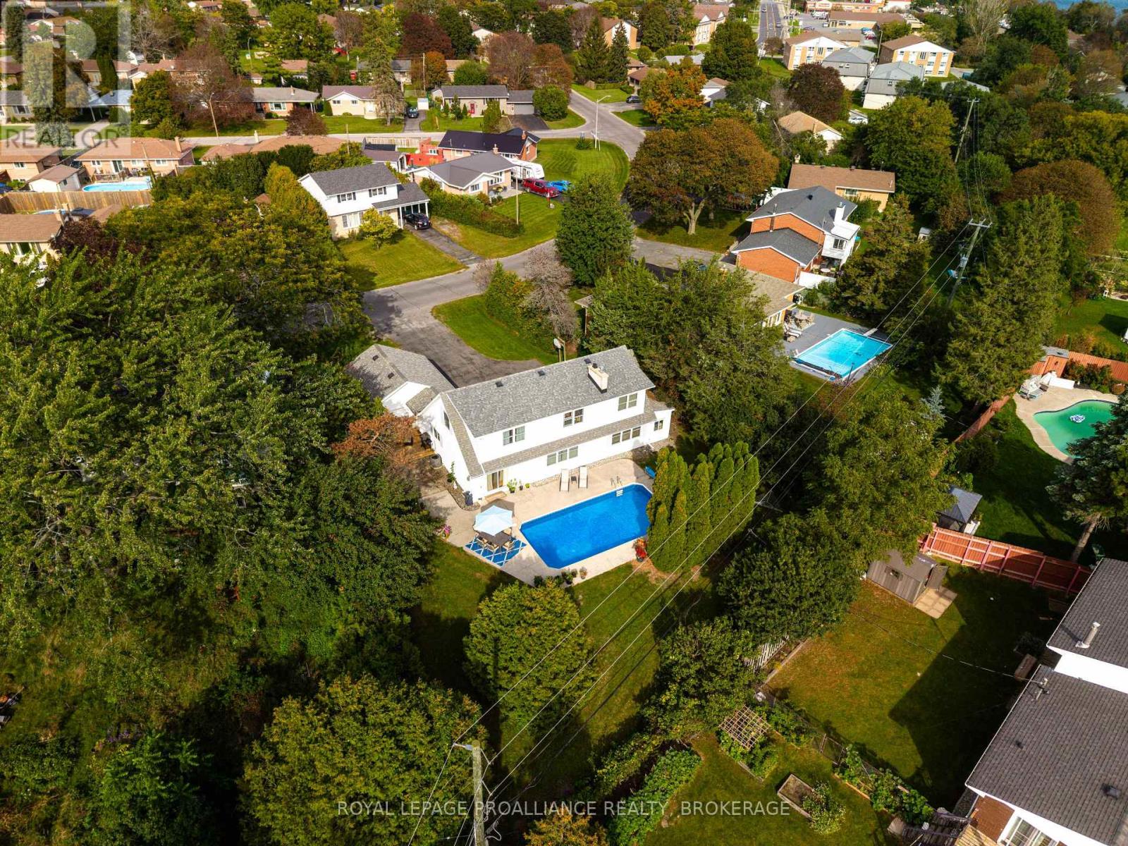 34 Cambridge Crescent — photo 47