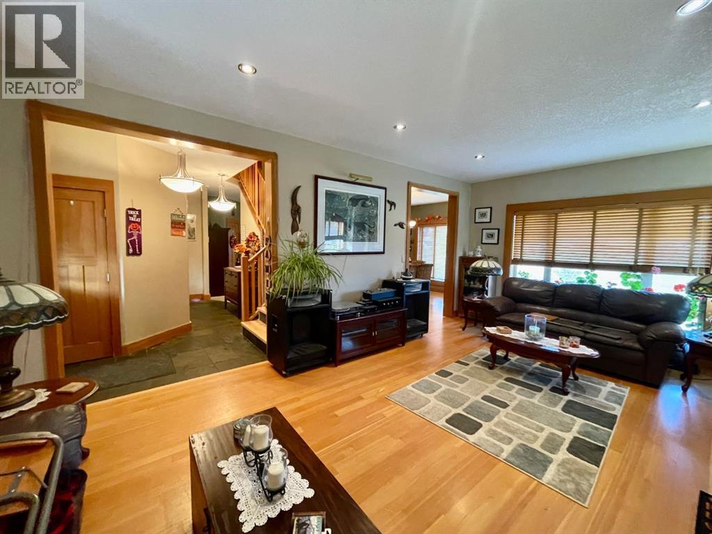 4112 15 Avenue - 15