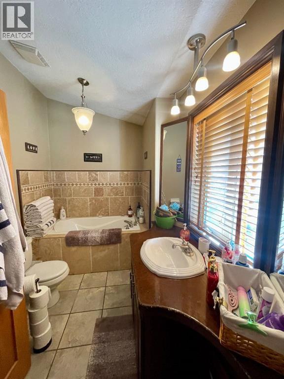 4112 15 Avenue - 30