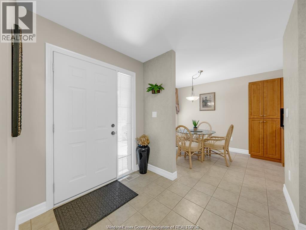 1630 Naples Crescent — photo 13