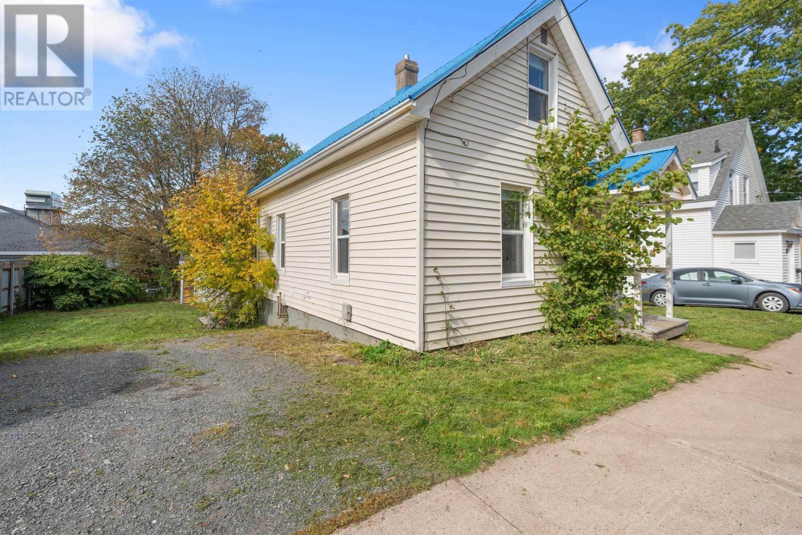 Property 2 of 22 of 377 MacDonald Street