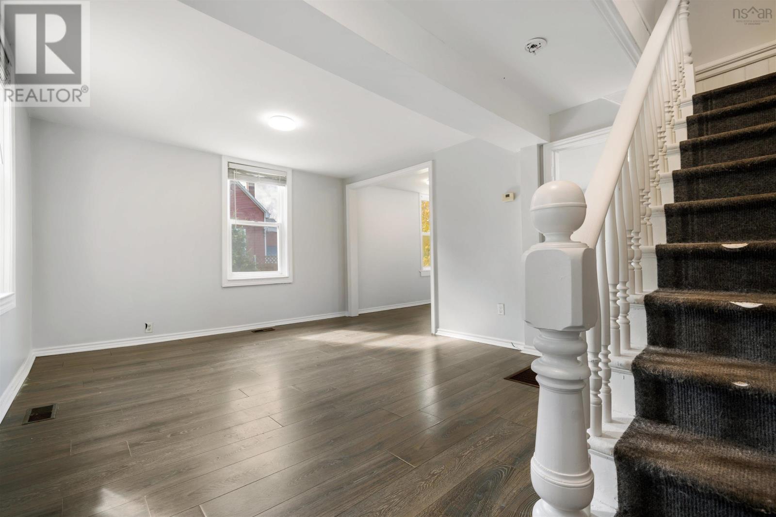 Property 3 of 22 of 377 MacDonald Street