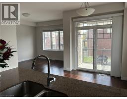 Living room - 1169 Garner Road E Unit# 18, Ancaster, ON L9G0G8 Photo 8