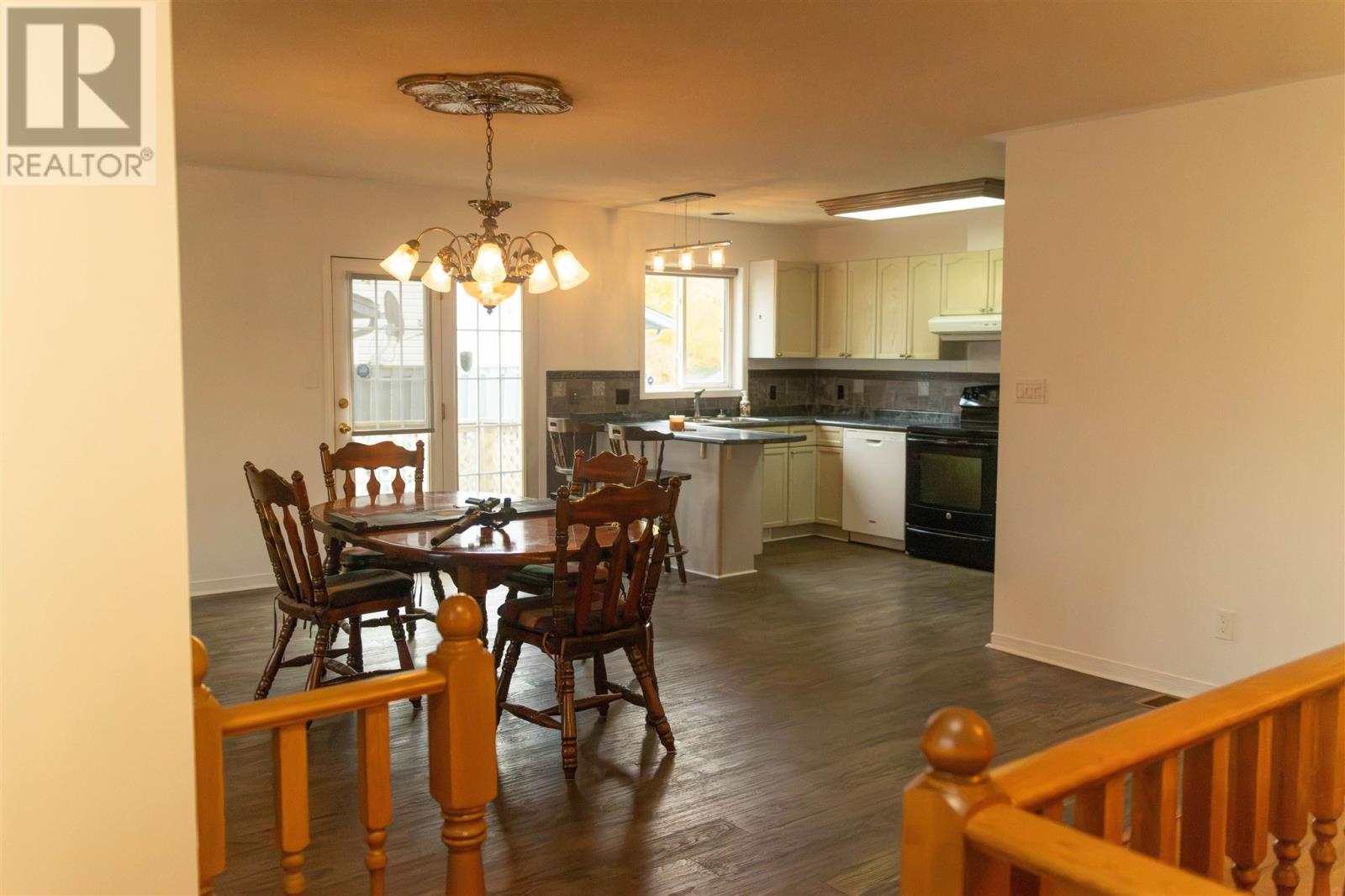 27 Village Ct — photo 20