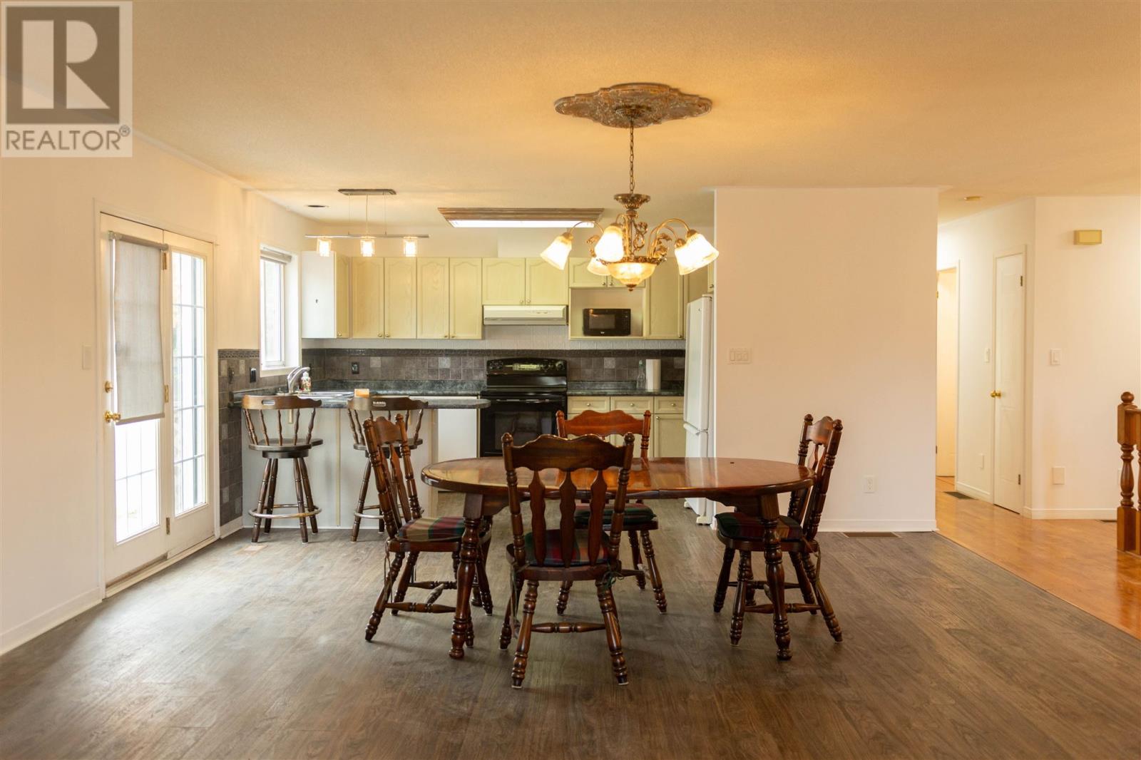 27 Village Ct — photo 40