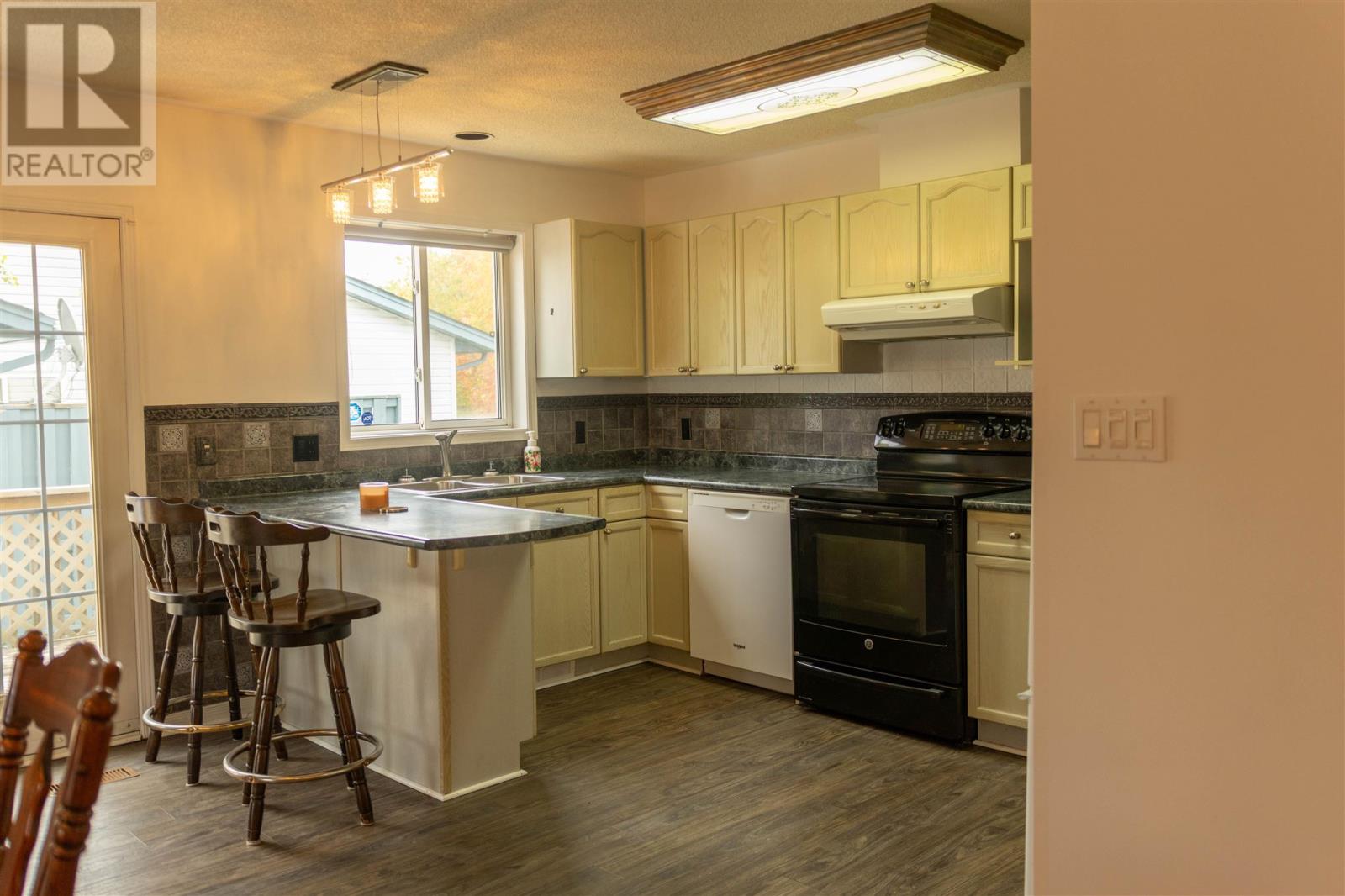 27 Village Ct — photo 45