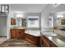 152 Hawkmere Close, Chestermere, AB T1X0B9 Photo 29