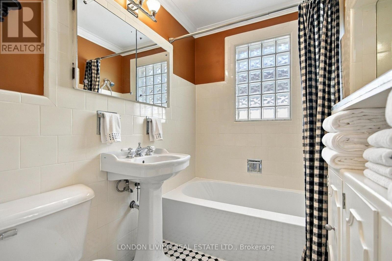 69 Logan Avenue — photo 24