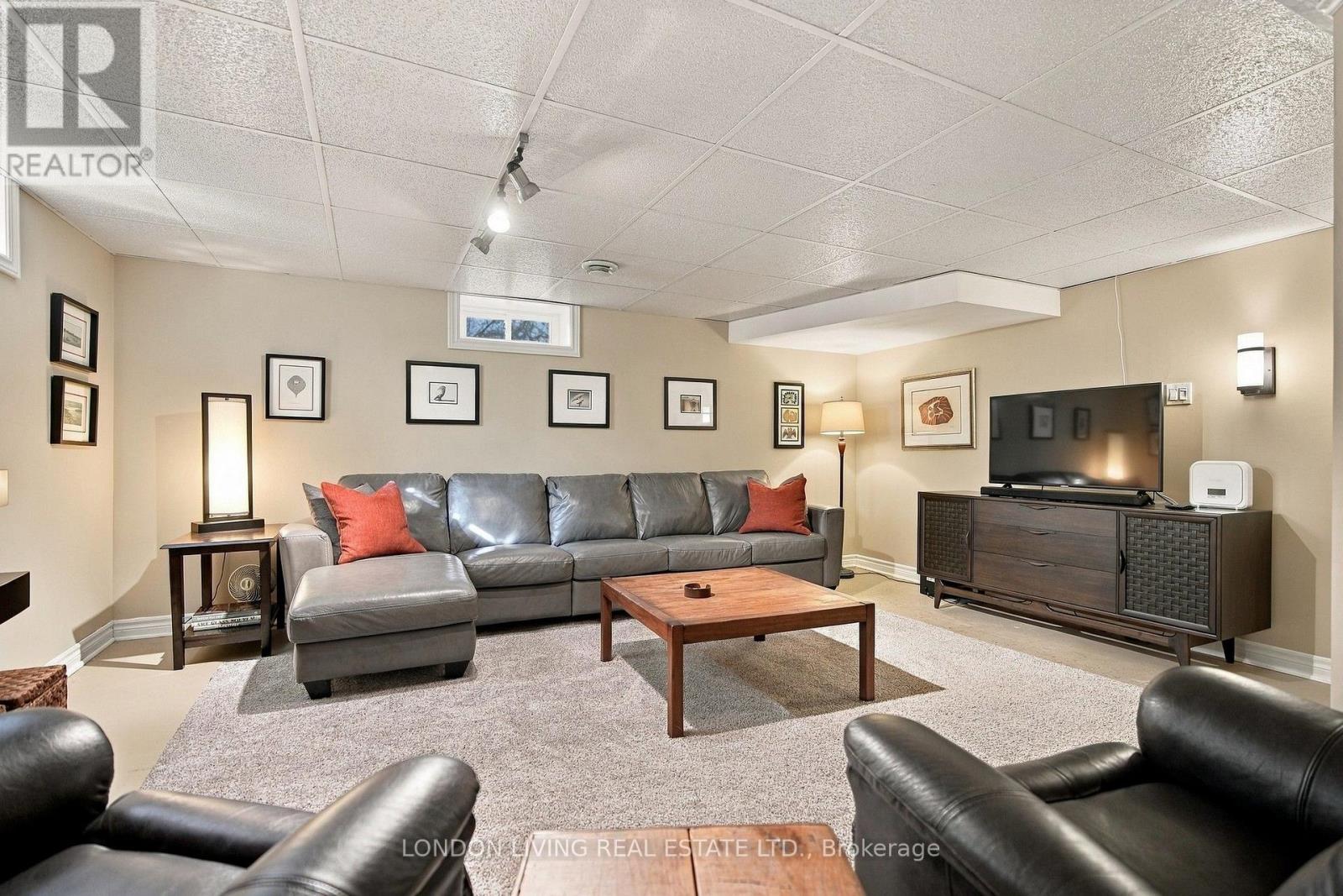 69 Logan Avenue — photo 29