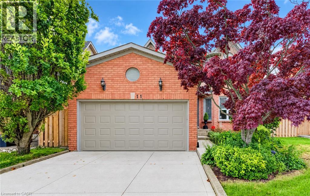 11 PEREGRINE Crescent — photo 2