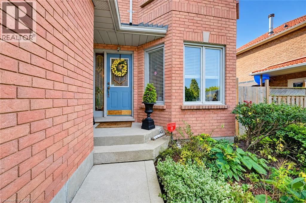 11 PEREGRINE Crescent — photo 3