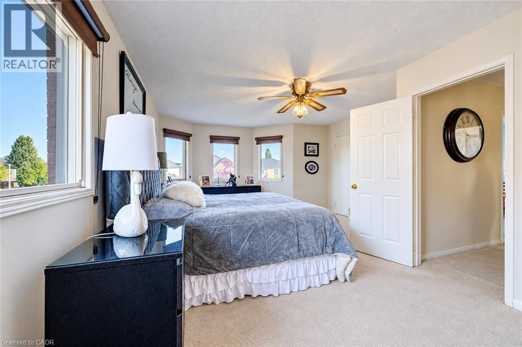 11 Peregrine Crescent — photo 27