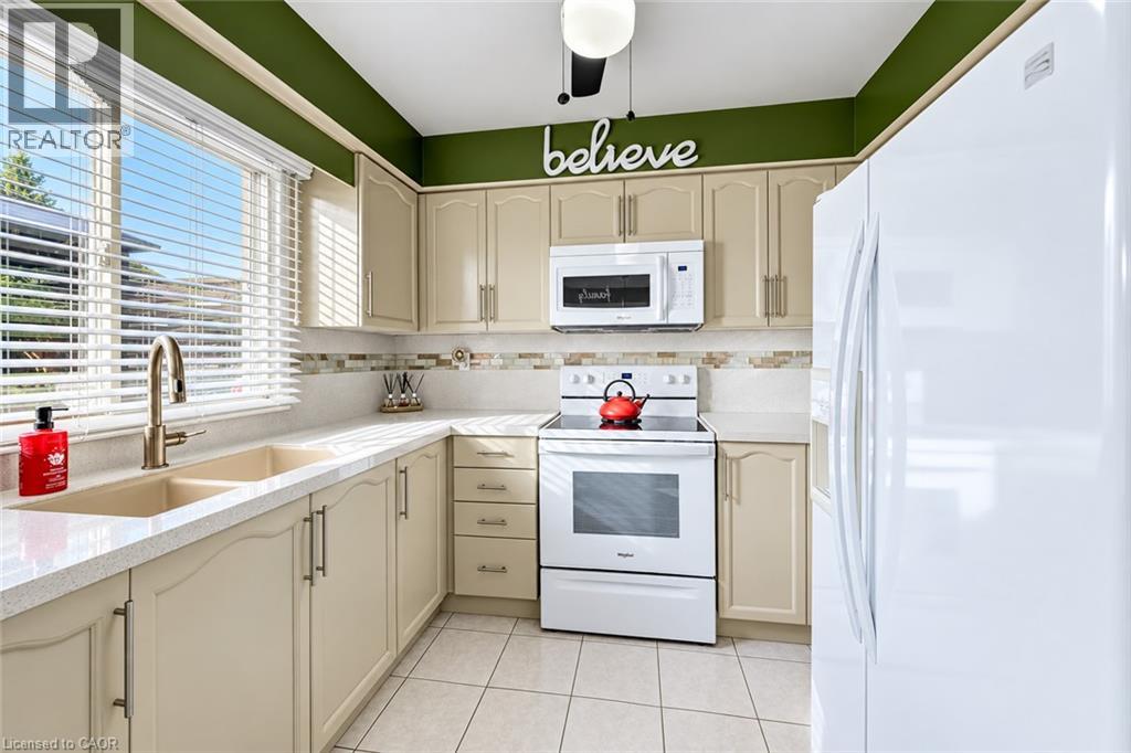 11 Peregrine Crescent — photo 14