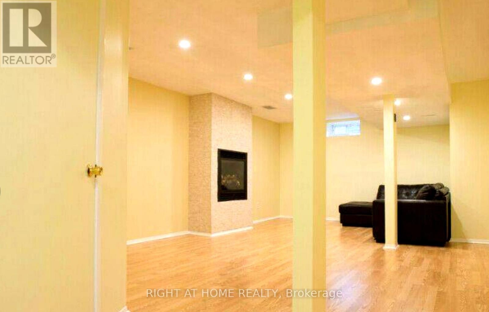 44 Burlington Crescent — photo 14