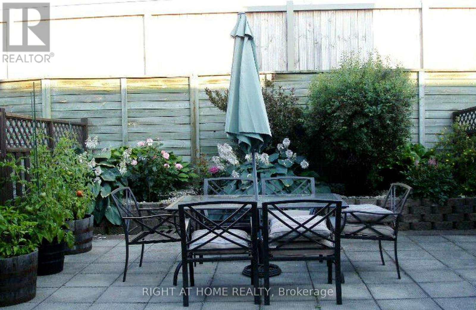 44 Burlington Crescent — photo 16