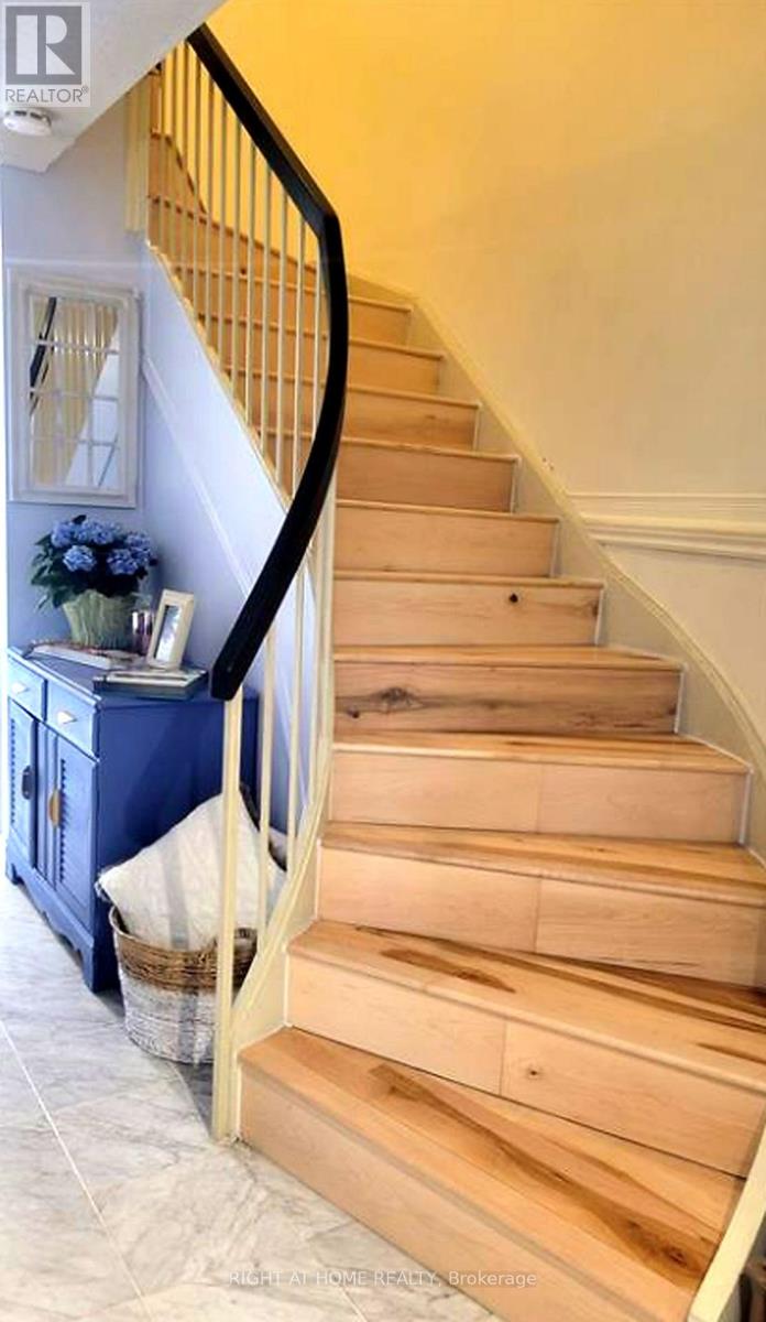 44 Burlington Crescent — photo 8