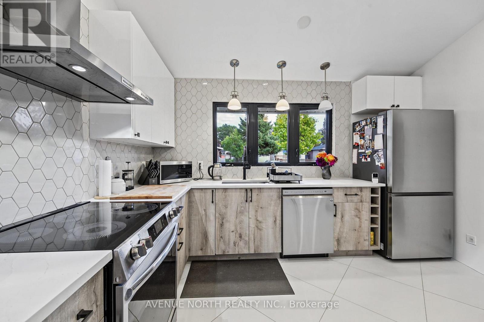 1174 Maybank Street — photo 17