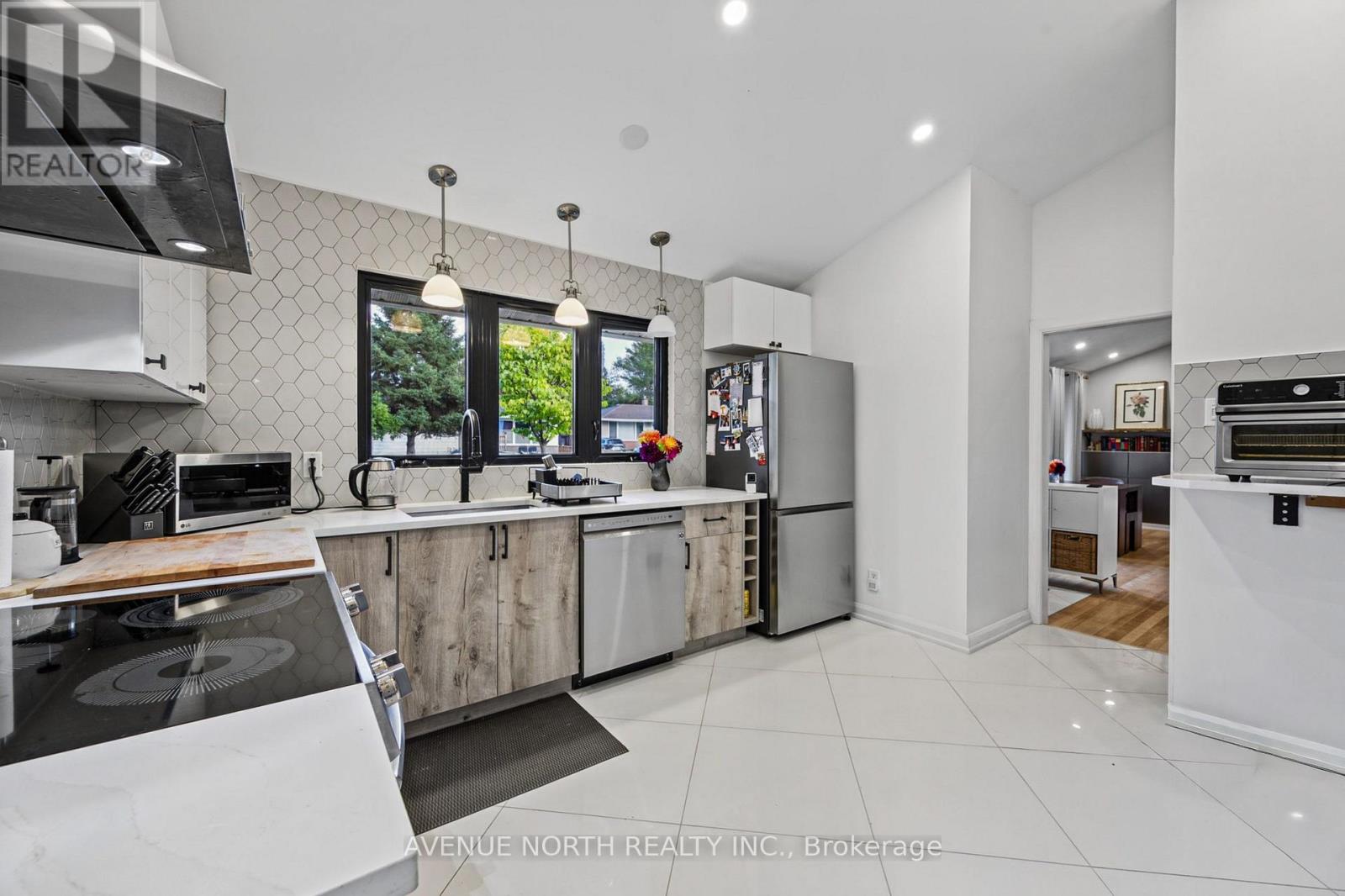 1174 Maybank Street — photo 18