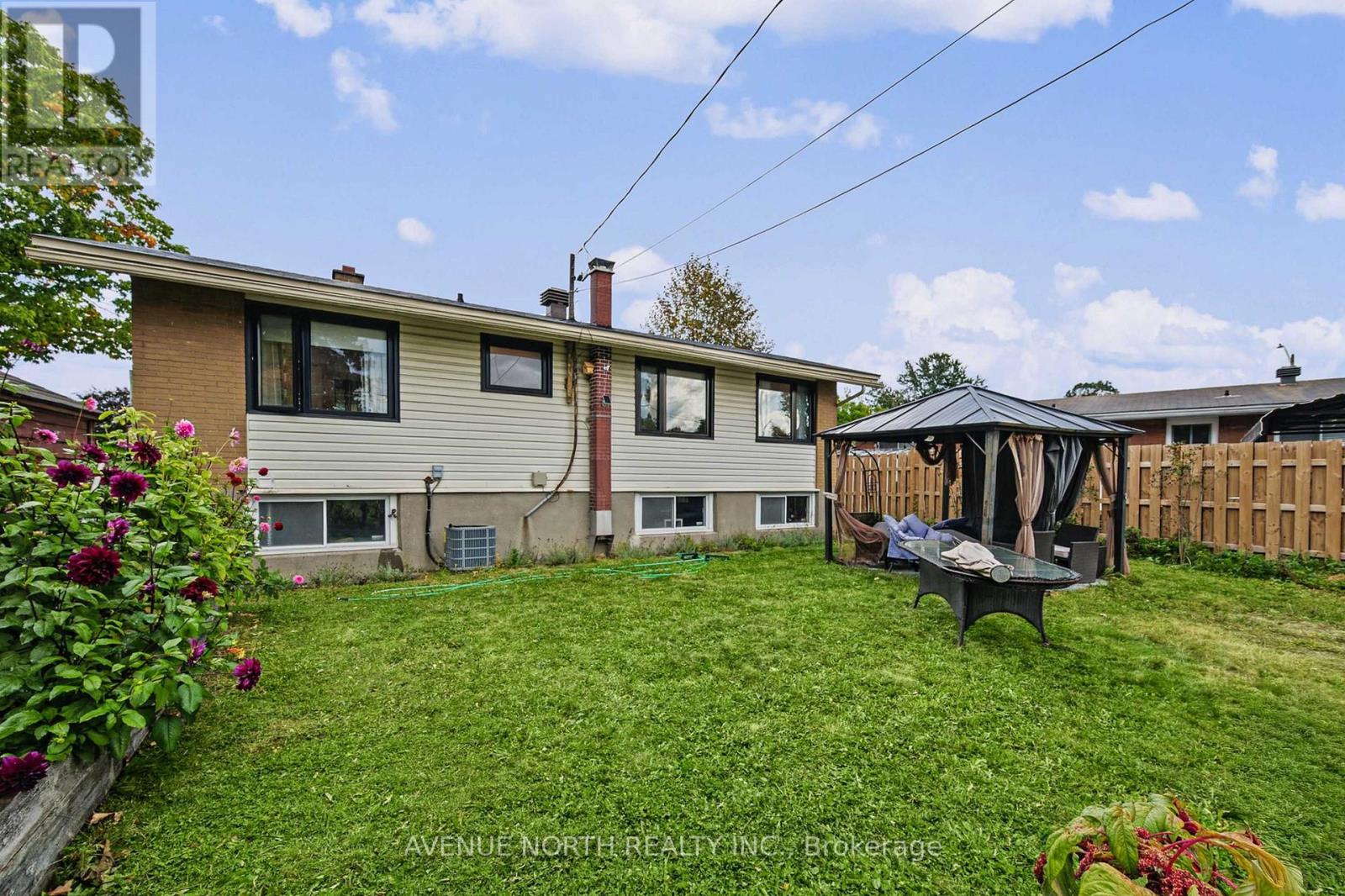 1174 Maybank Street — photo 39