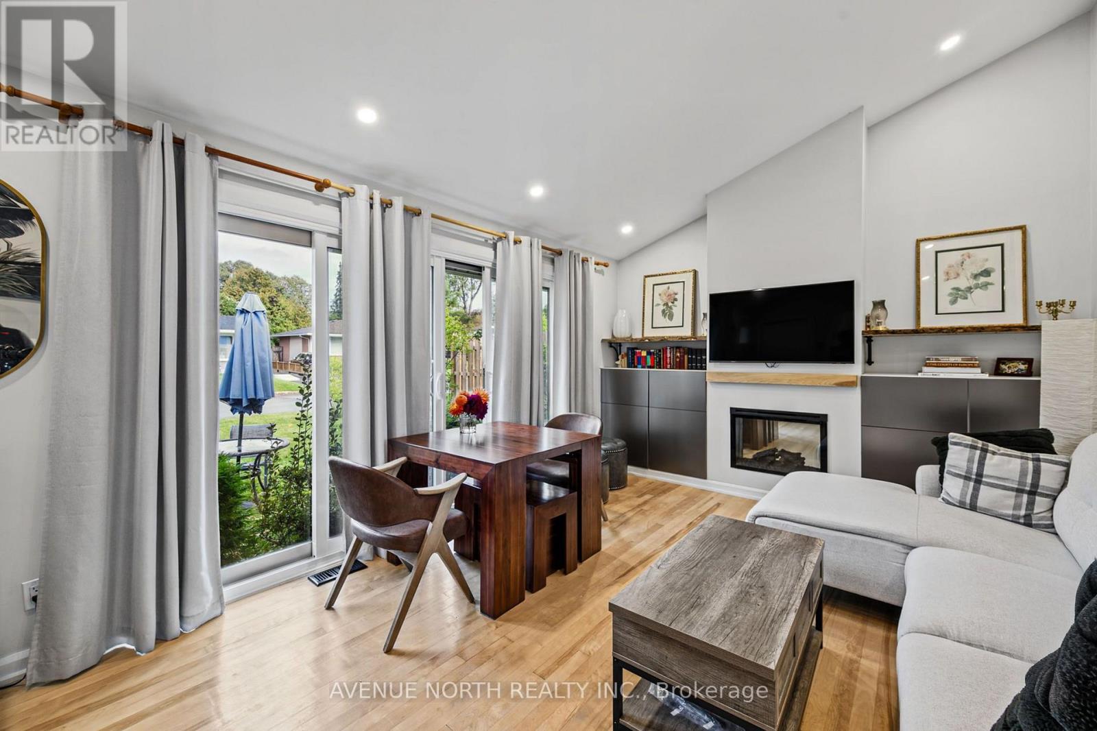 1174 Maybank Street — photo 8