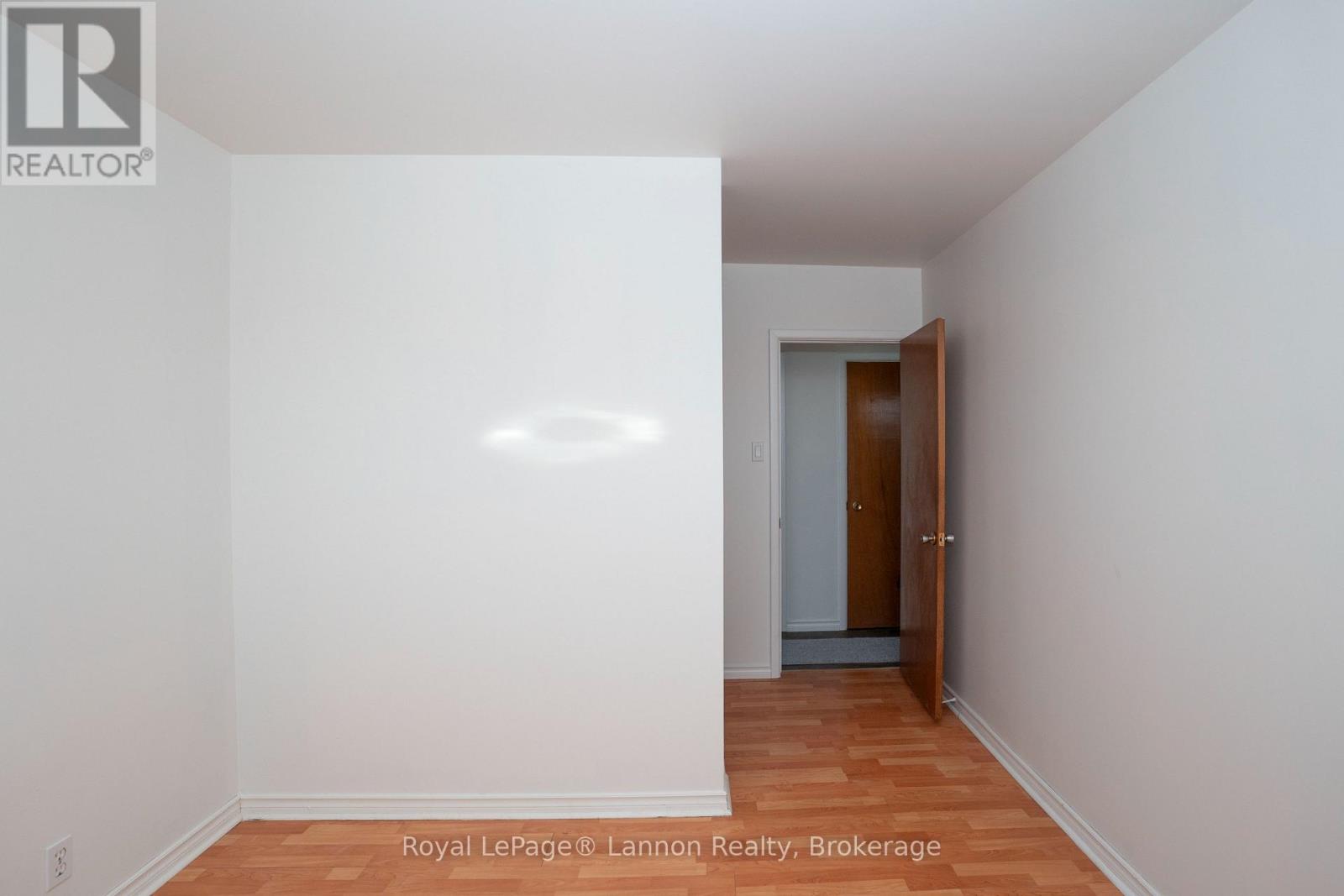 103a Redwood Avenue West — photo 17