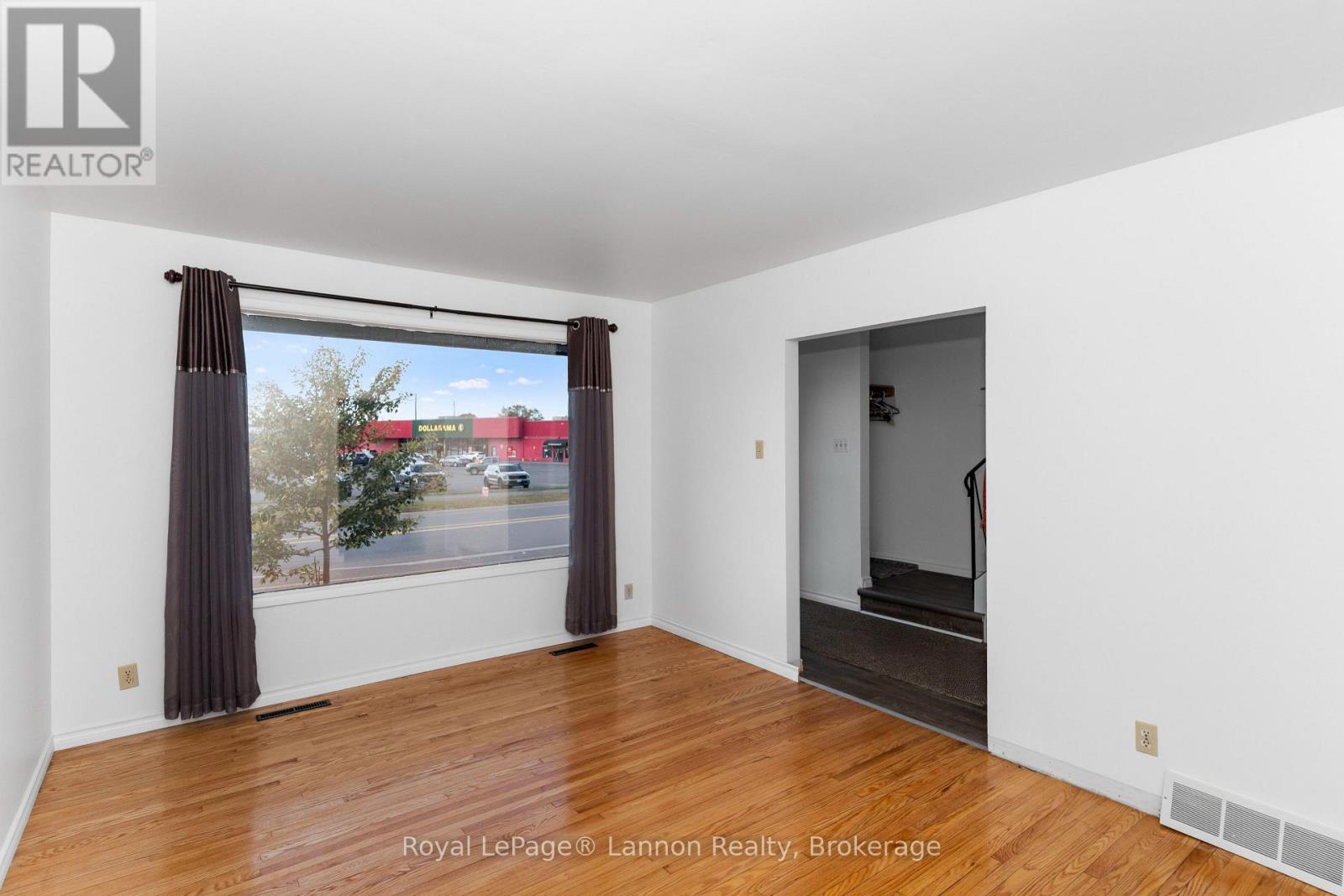 103a Redwood Avenue West — photo 8