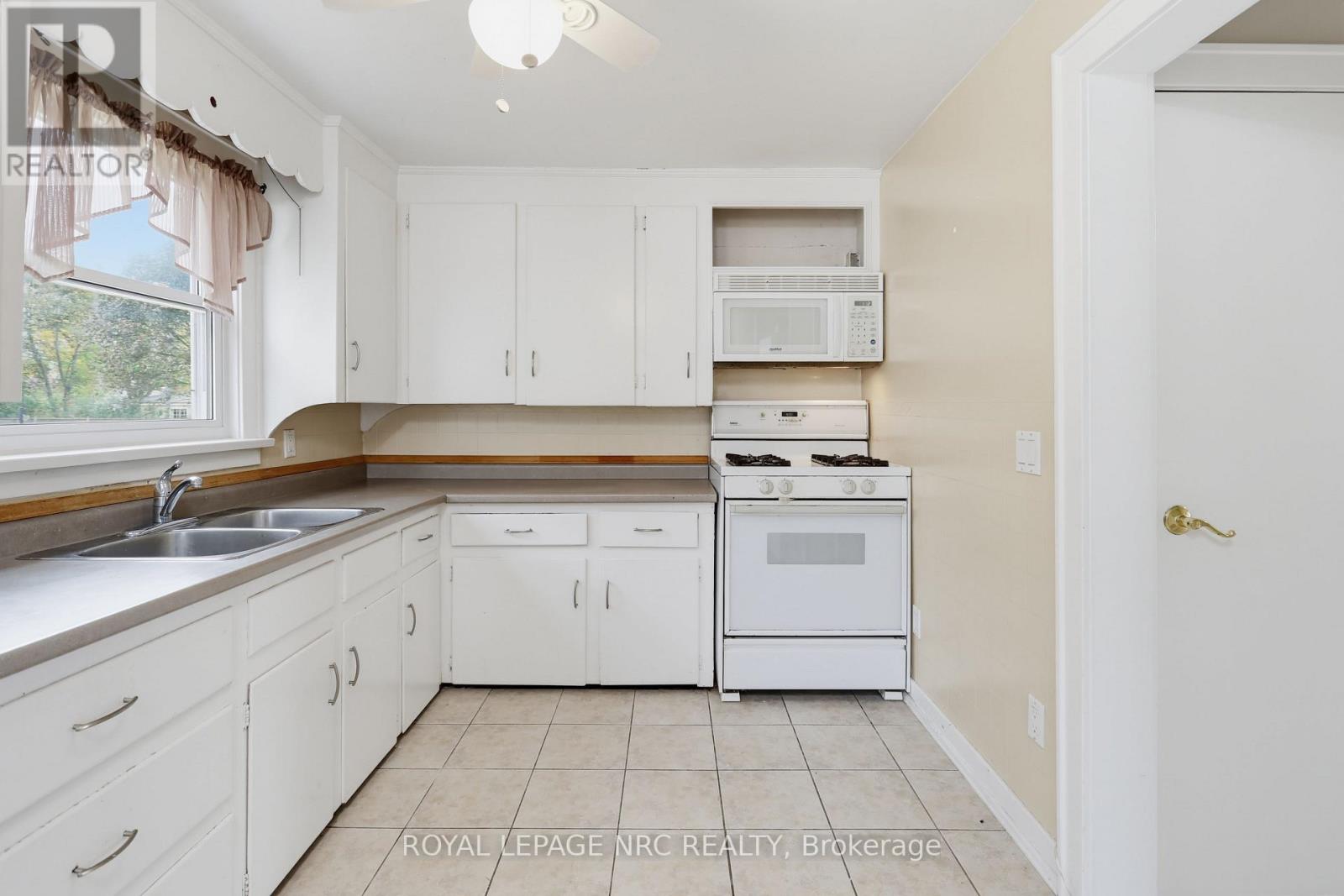 536 FIELDEN AVENUE - 14