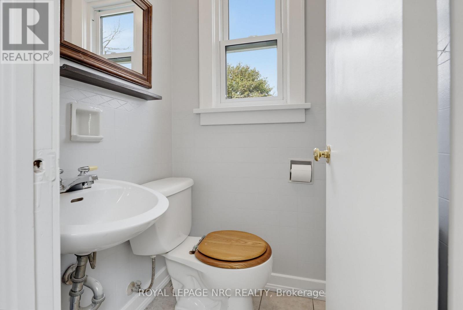 536 FIELDEN AVENUE - 17