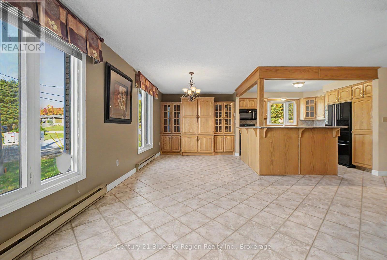 1550 CHAPAIS STREET - Image 12