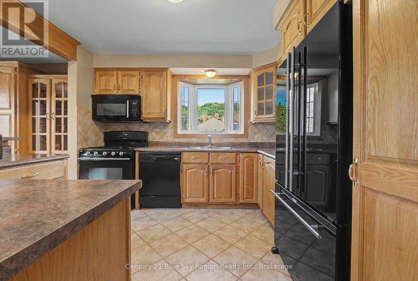 1550 CHAPAIS STREET - Image 14
