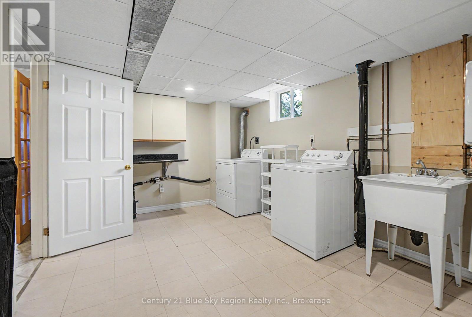 1550 CHAPAIS STREET - Image 36