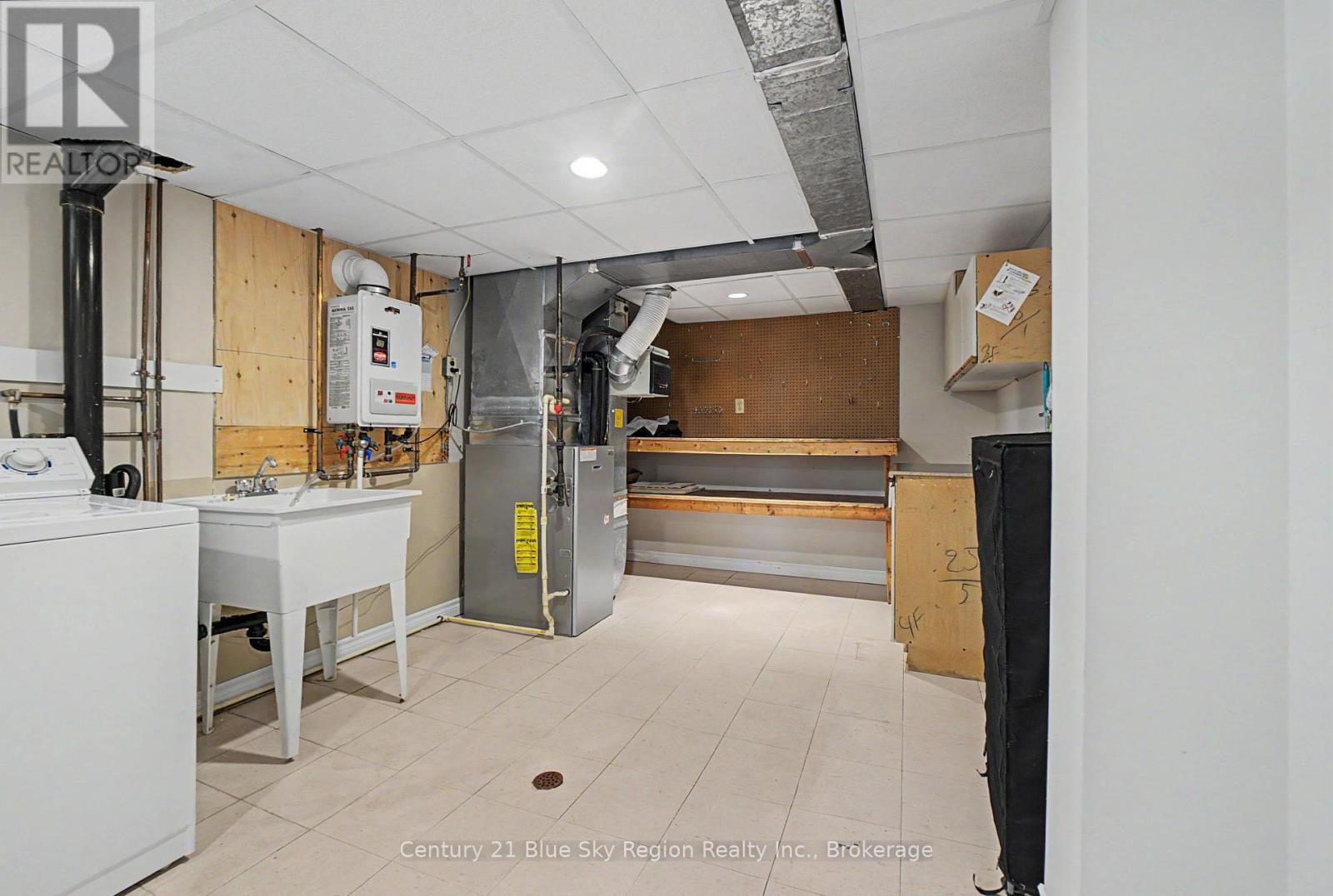 1550 CHAPAIS STREET - Image 37
