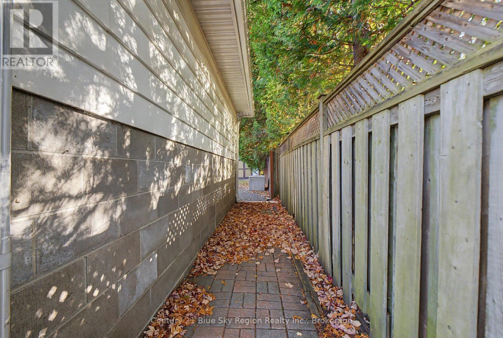 1550 CHAPAIS STREET - Image 40