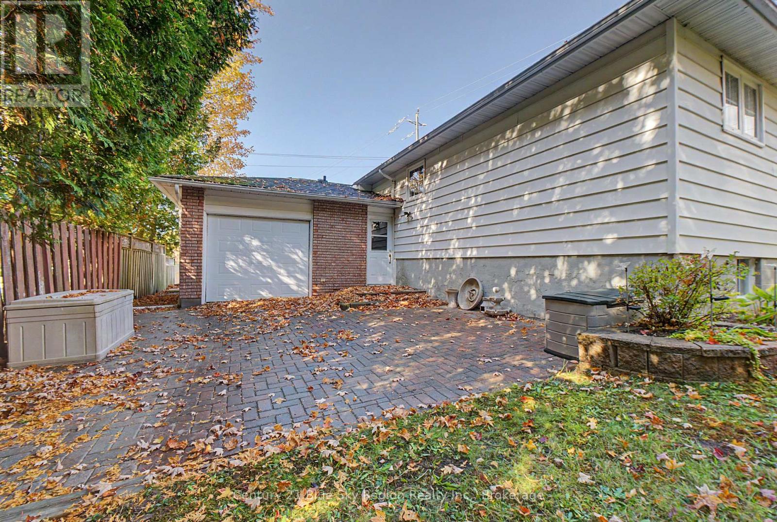 1550 CHAPAIS STREET - Image 42