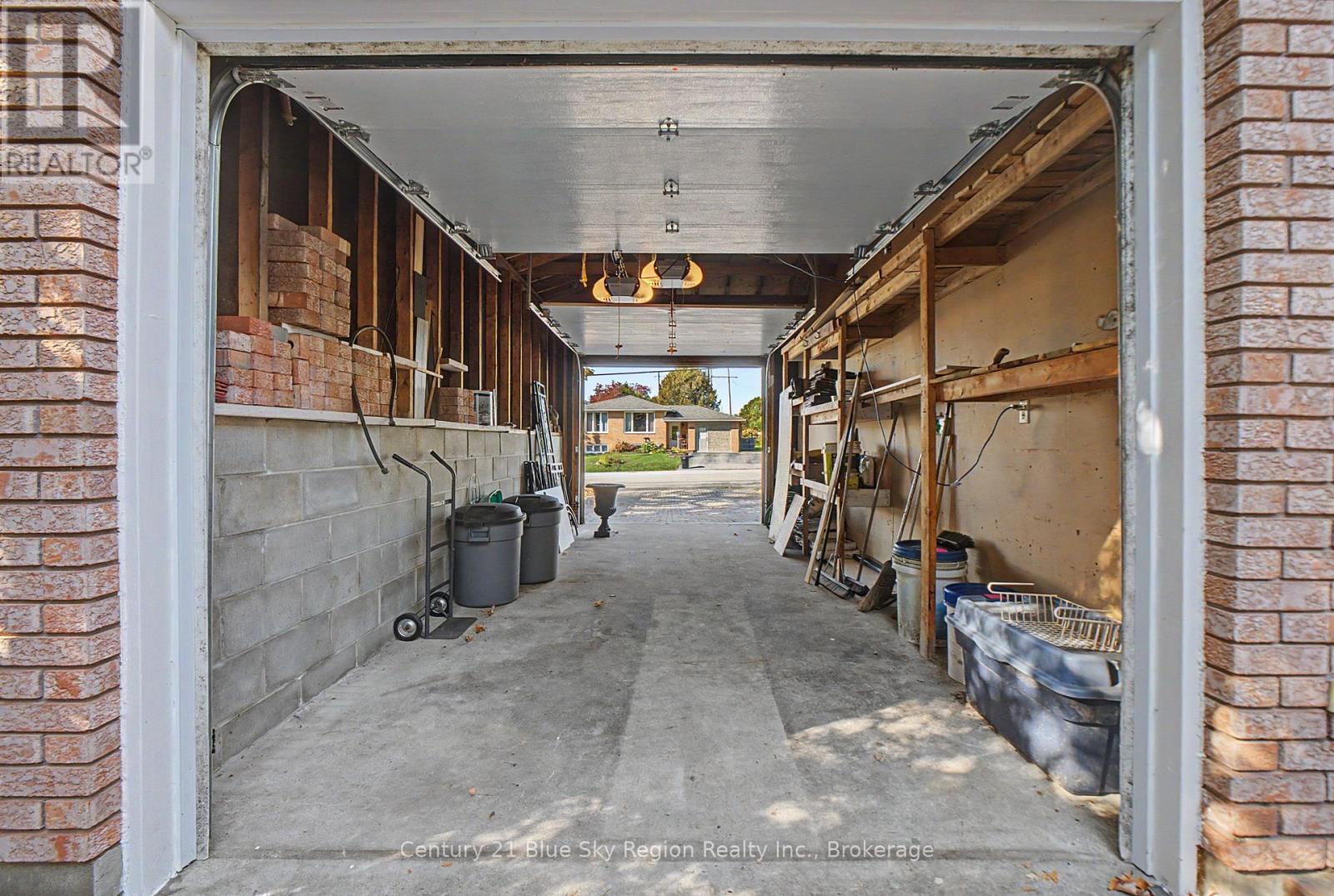 1550 CHAPAIS STREET - Image 47
