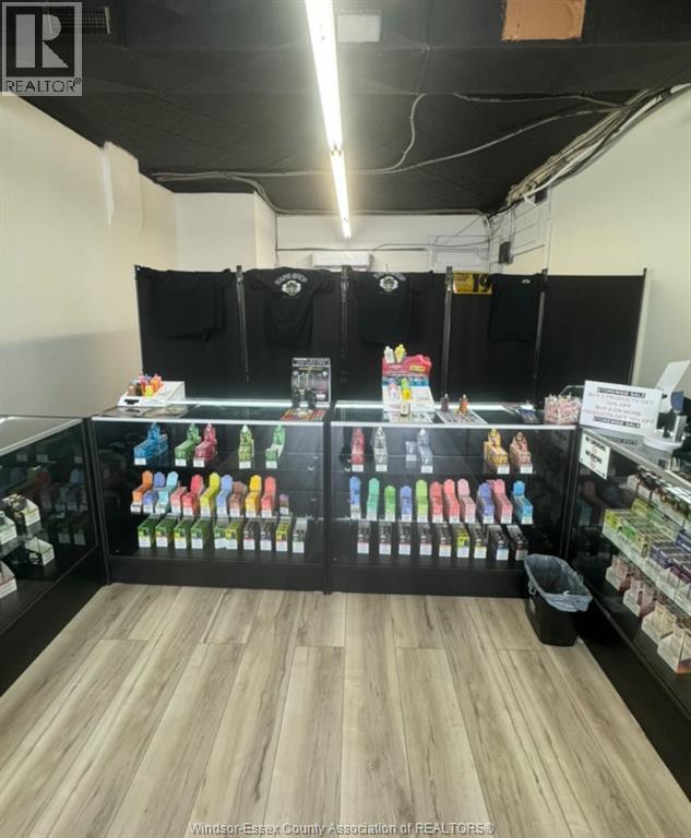 4719 WYANDOTTE (BOGIE MONSTER VAPE), Windsor — photo 2