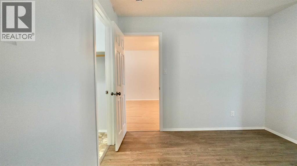4903 50 Street - 35